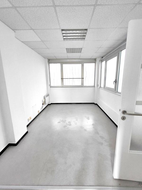 Photo d'un Bureau en location à VILLEFONTAINE (38090)