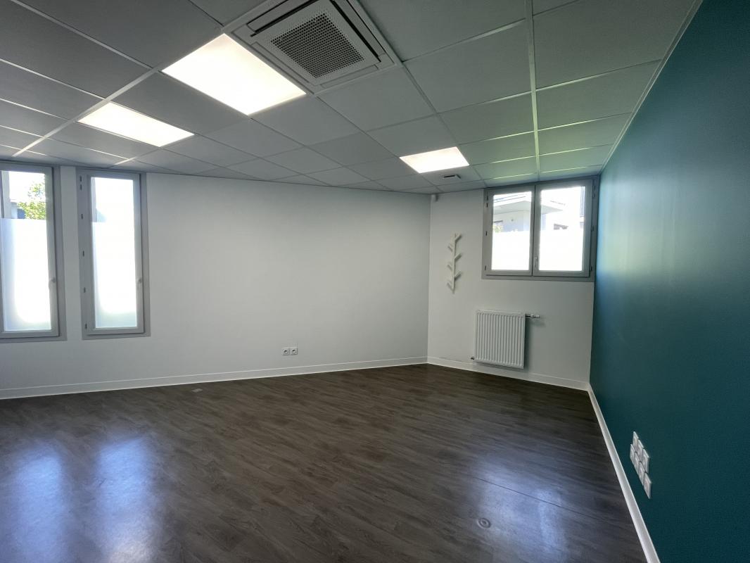 Photo d'un Local d'activité en location à VOREPPE (38340)