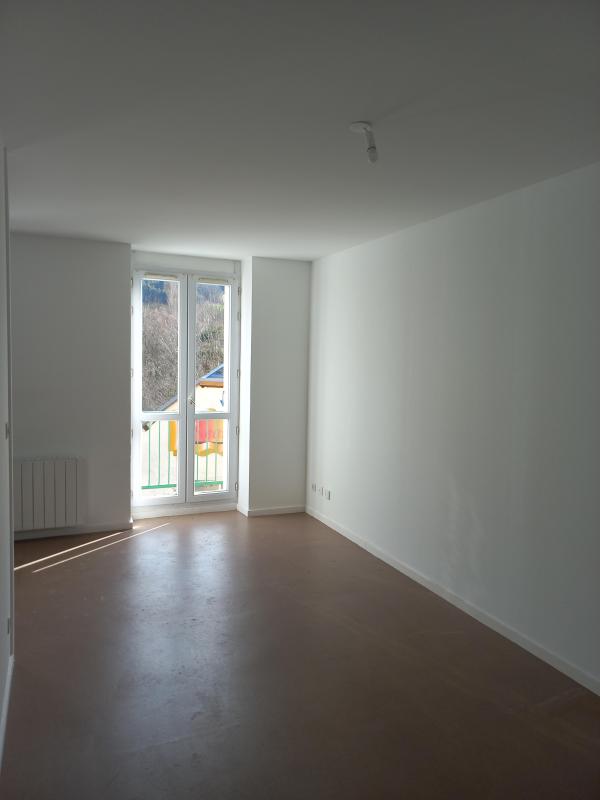 Photo d'un Appartement en location à LA SALLE EN BEAUMONT (38350)