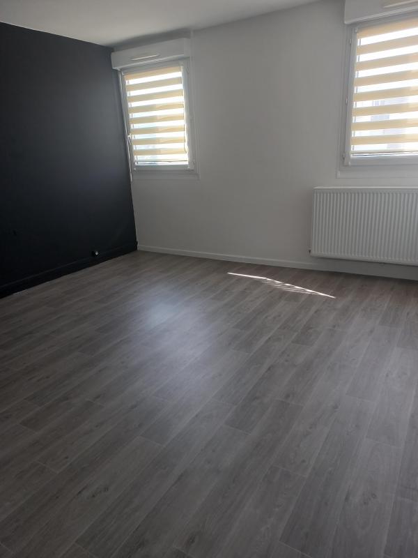 Photo d'un Appartement en location à LES ROCHES DE CONDRIEU (38370)