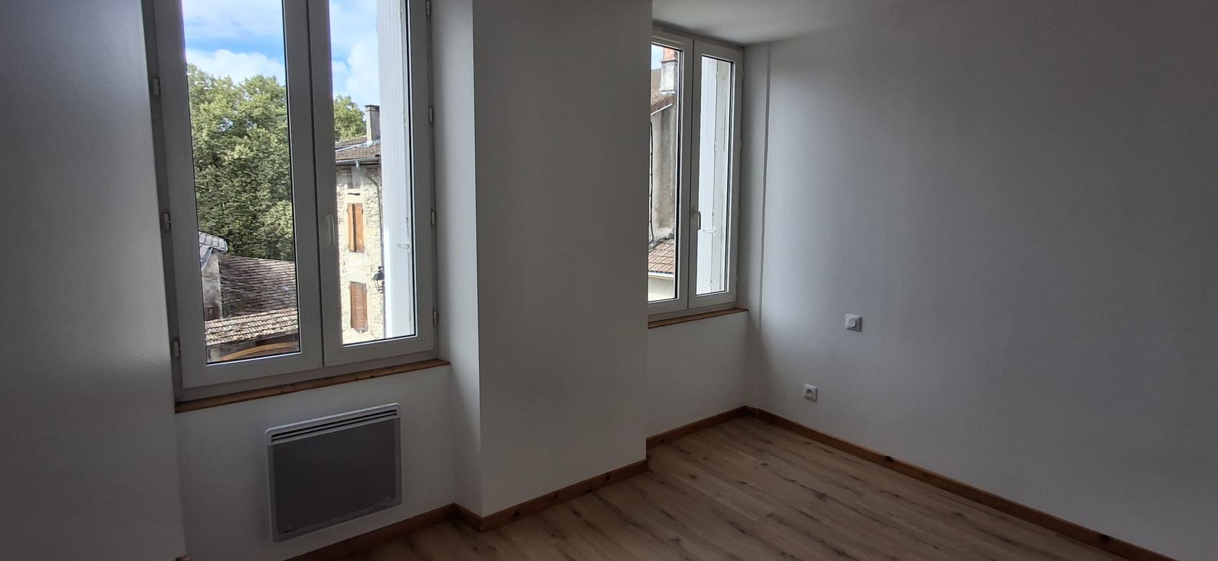 Photo d'un Appartement en location à AUBERIVES EN ROYANS (38680)