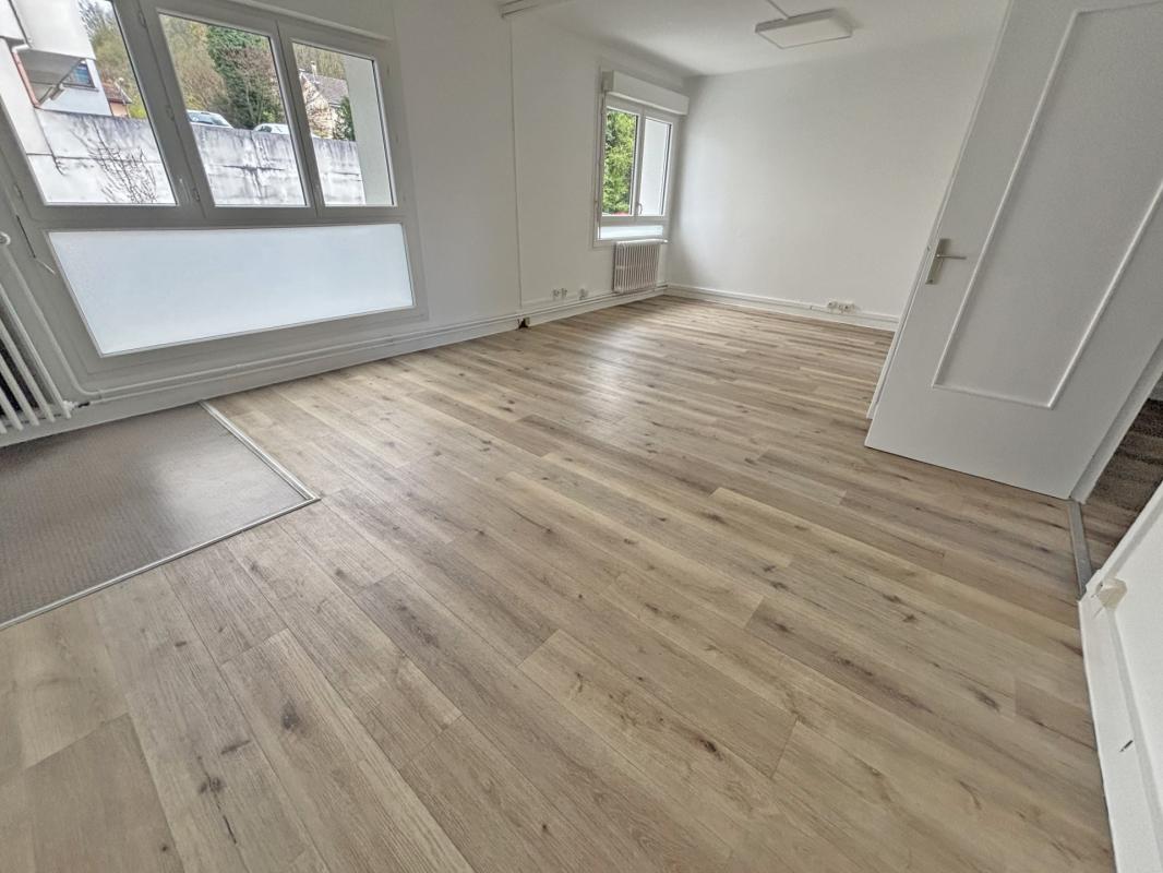 Photo d'un Bureau en location à BOURGOIN JALLIEU (38300)