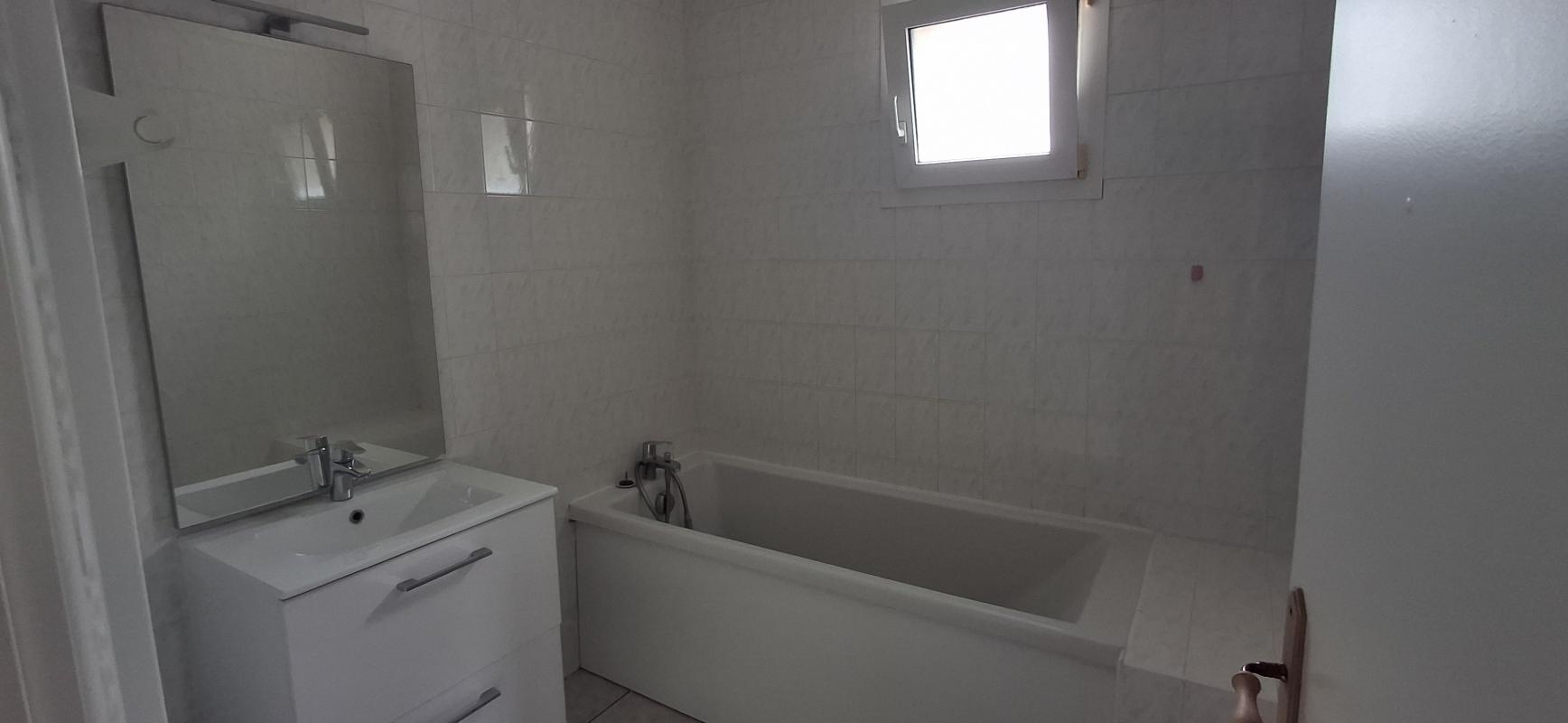 Photo d'un Appartement en location à AUBERIVES EN ROYANS (38680)