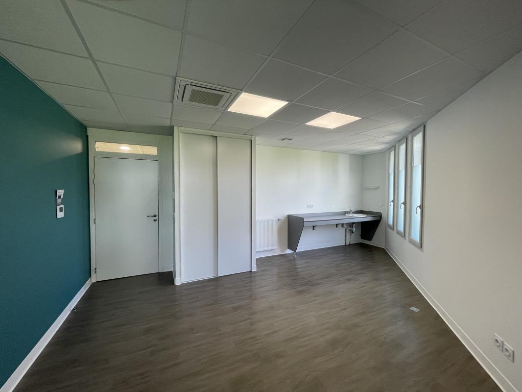 Photo d'un Local d'activité en location à VOREPPE (38340)